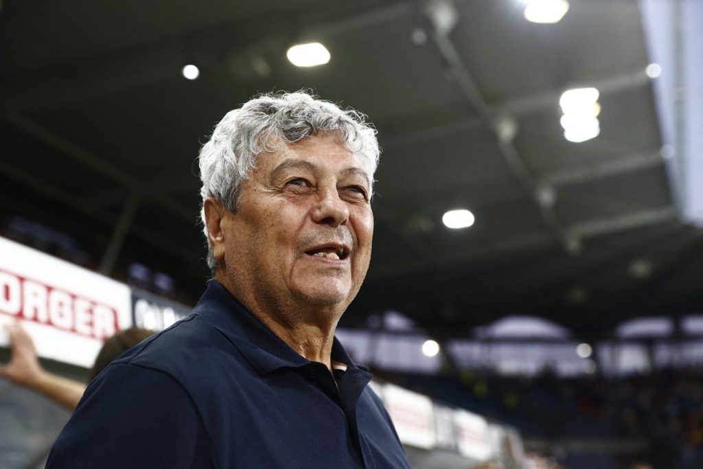 Mircea Lucescu zambind